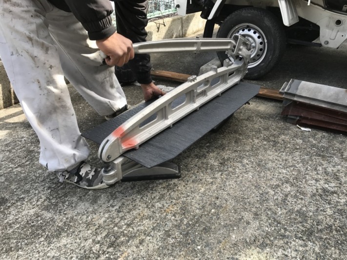 コロニアルシングルカッターで加工