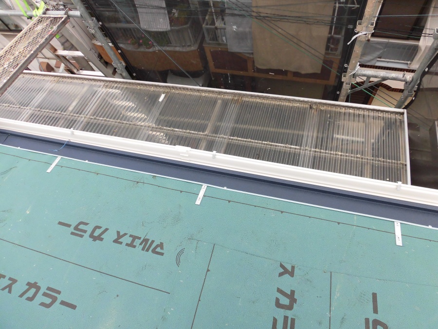 神戸市灘区 屋根の葺き替えリフォーム！ガルバリウム鋼板で仕上げます