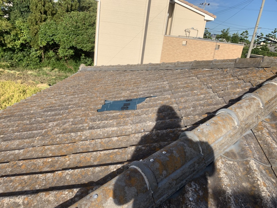 大和スレート葺き屋根　屋根材の割れ部分