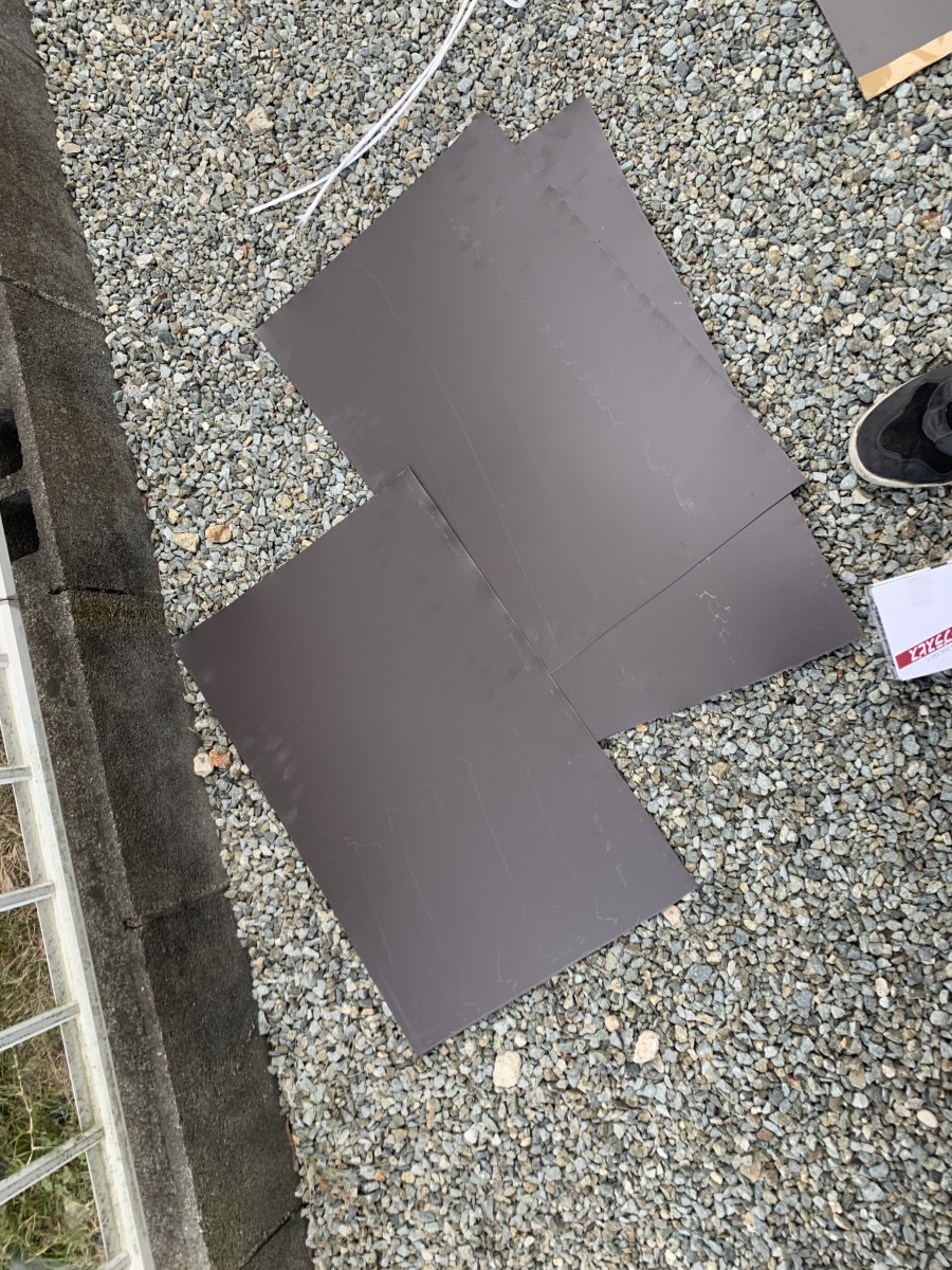 大和スレート葺き屋根をガルバリウム鋼板で補修します。