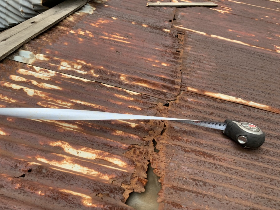 平屋の波板トタン屋根の捲れ調査。既存トタン波板の腐食