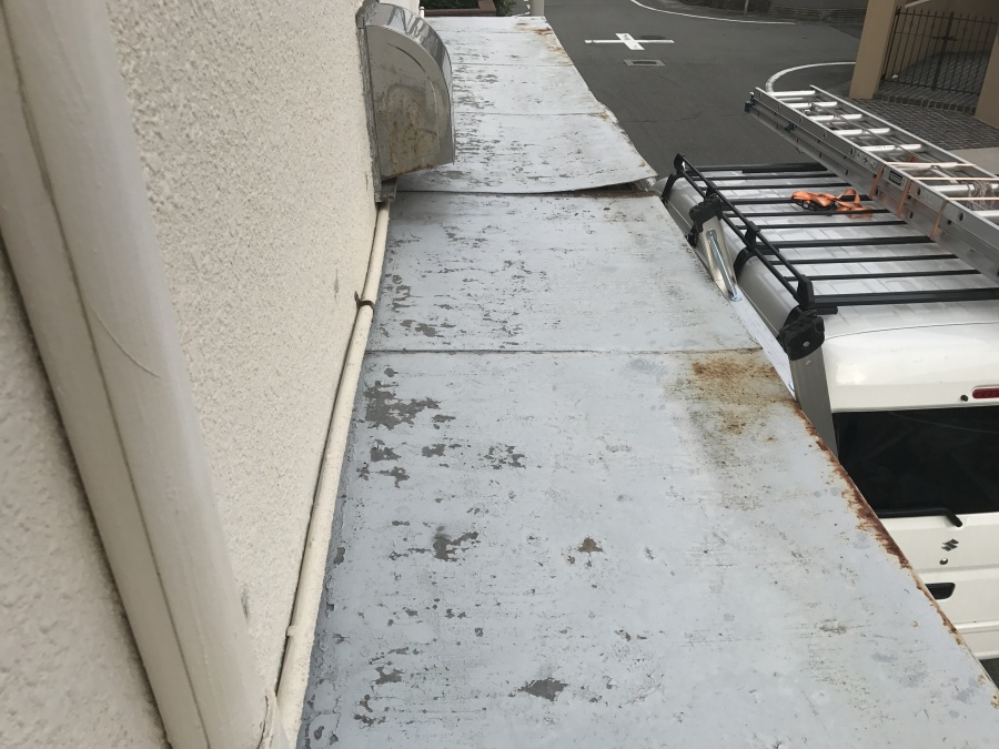 雨漏り調査　庇屋根の調査