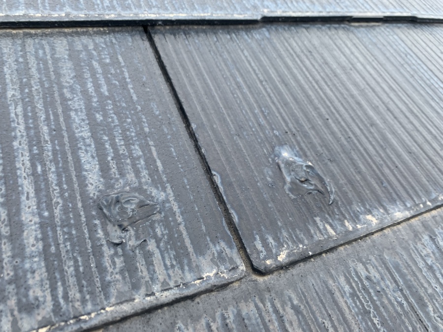 カラーベスト屋根のビス補修跡