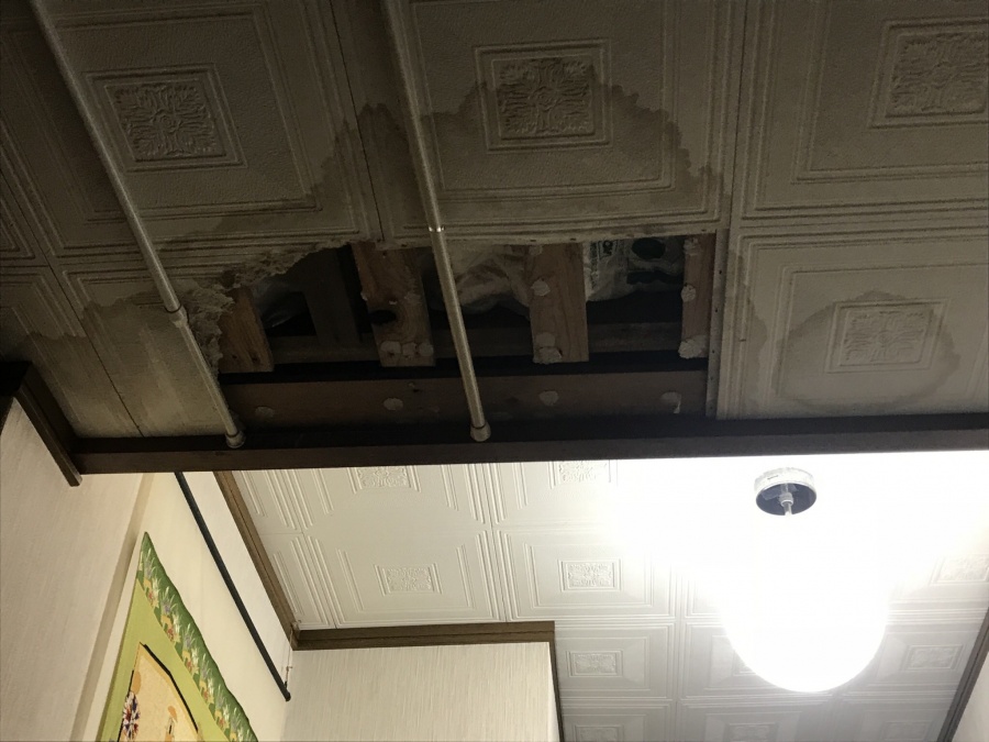 居室天井雨漏り被害