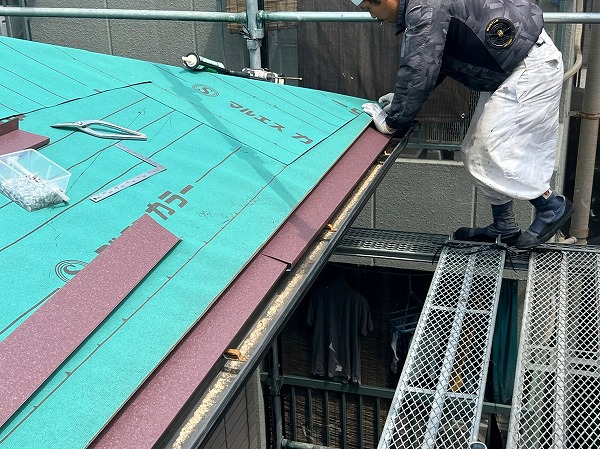 神戸市兵庫区　金属屋根で高防水力の屋根へ！スーパーガルテクト葺き
