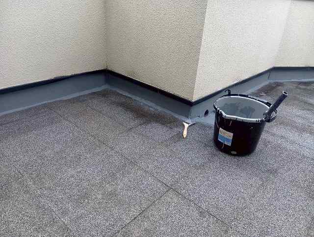 立ち上がりの塗布作業