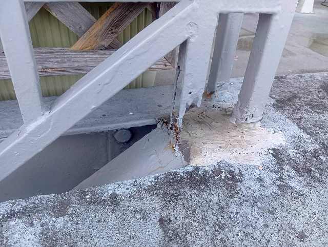 【西宮市】アパートの鉄製手すりを溶接補強！サビによる崩落の危機を未然に防ぐメンテナンス