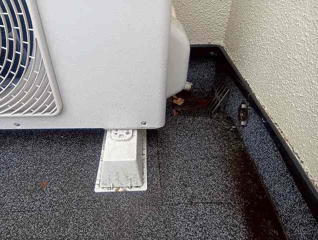 室外機横の排水口