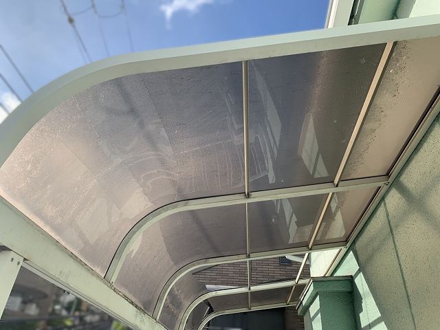 屋根材内側のひび割れ