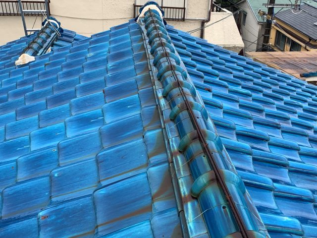 神戸市垂水区で屋根工事！雨漏りを防ぐ屋根頂上部のメンテナンス