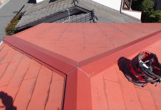 新しい棟板金に交換